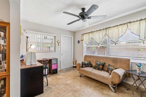 House in Saint Petersburg, Florida 3 bedrooms, 133.13 sq.m. № 2225656 - photo 26