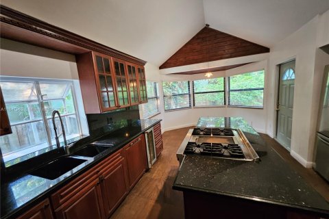 Villa ou maison à louer à Dania Beach, Floride: 4 chambres, 190.36 m2 № 1987365 - photo 2