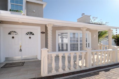 House in Tampa, Florida 4 bedrooms, 234.39 sq.m. № 1884329 - photo 5