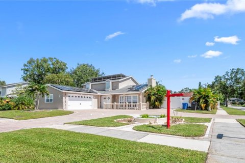 House in Tampa, Florida 4 bedrooms, 234.39 sq.m. № 1884329 - photo 1