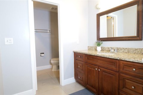 House in Tampa, Florida 4 bedrooms, 234.39 sq.m. № 1884329 - photo 22
