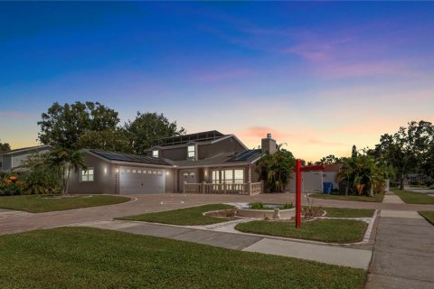 House in Tampa, Florida 4 bedrooms, 234.39 sq.m. № 1884329 - photo 2