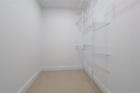 House in Tampa, Florida 4 bedrooms, 234.39 sq.m. № 1884329 - photo 24