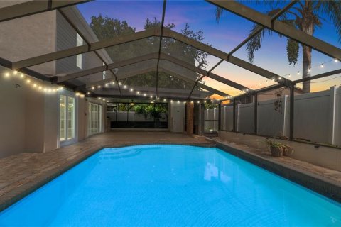 House in Tampa, Florida 4 bedrooms, 234.39 sq.m. № 1884329 - photo 8