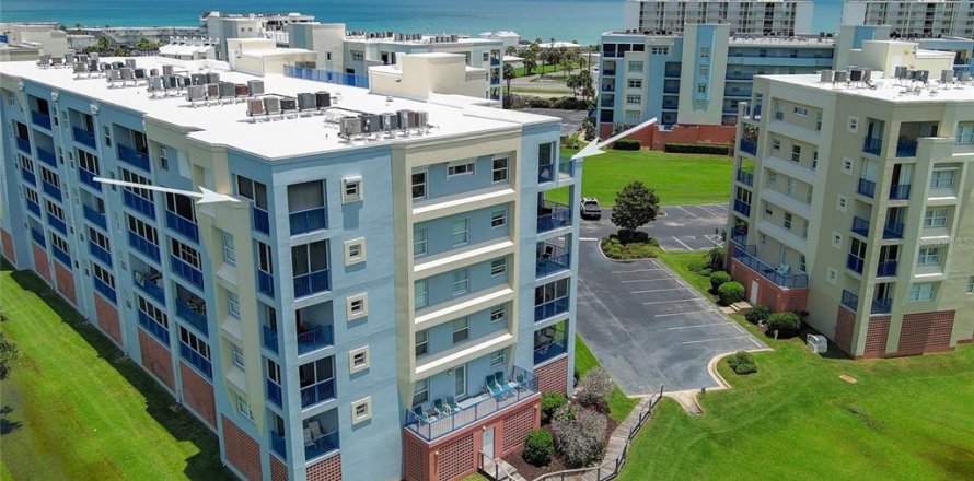 Condo à New Smyrna Beach, Floride, 3 chambres  № 2134279