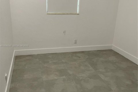 House in Miami, Florida 2 bedrooms, 128.76 sq.m. № 1994266 - photo 2