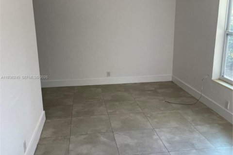 House in Miami, Florida 2 bedrooms, 128.76 sq.m. № 1994266 - photo 3