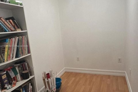 Condominio en venta en Hialeah, Florida, 2 dormitorios, 93.46 m2 № 2088814 - foto 13