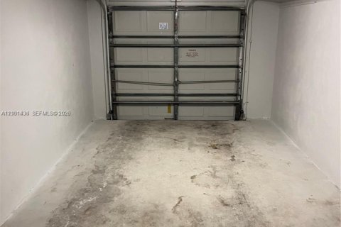 Copropriété à louer à Miami Shores, Floride: 2 chambres, 111.48 m2 № 2407600 - photo 27