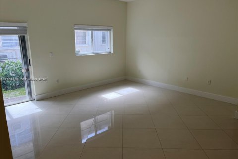 Copropriété à louer à Miami Shores, Floride: 2 chambres, 111.48 m2 № 2407600 - photo 15
