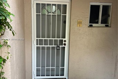 Copropriété à louer à Miami Shores, Floride: 2 chambres, 111.48 m2 № 2407600 - photo 2