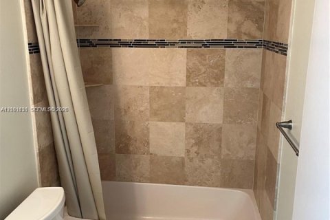 Copropriété à louer à Miami Shores, Floride: 2 chambres, 111.48 m2 № 2407600 - photo 16