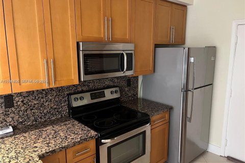Copropriété à louer à Miami Shores, Floride: 2 chambres, 111.48 m2 № 2407600 - photo 11