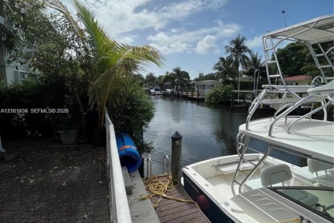 Copropriété à louer à Miami Shores, Floride: 2 chambres, 111.48 m2 № 2407600 - photo 5