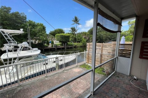 Copropriété à louer à Miami Shores, Floride: 2 chambres, 111.48 m2 № 2407600 - photo 6