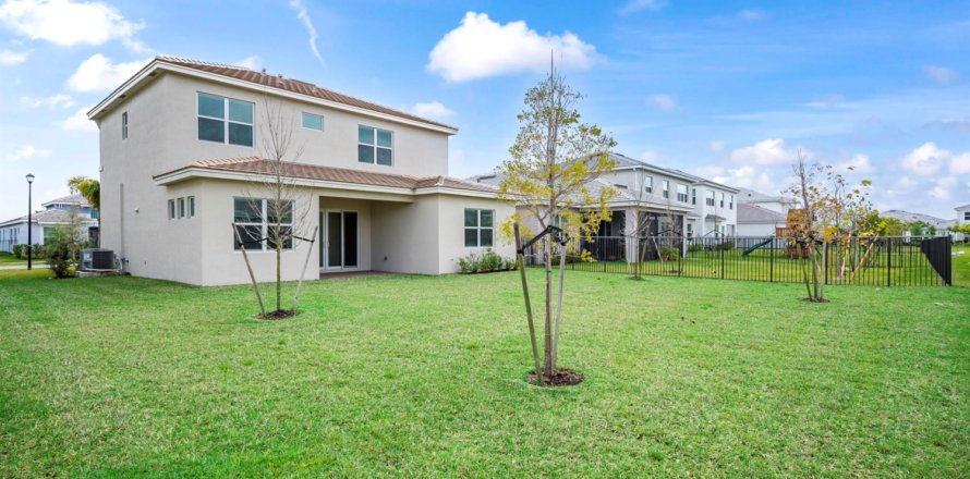 House in Westlake, Florida 4 bedrooms, 230.86 sq.m. № 1102330