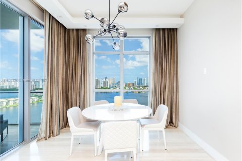Condo in North Miami Beach, Florida, 3 bedrooms  № 2061757 - photo 5