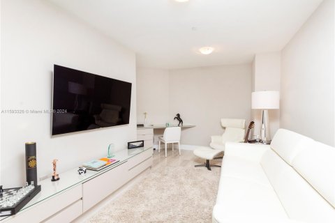 Condo in North Miami Beach, Florida, 3 bedrooms  № 2061757 - photo 12