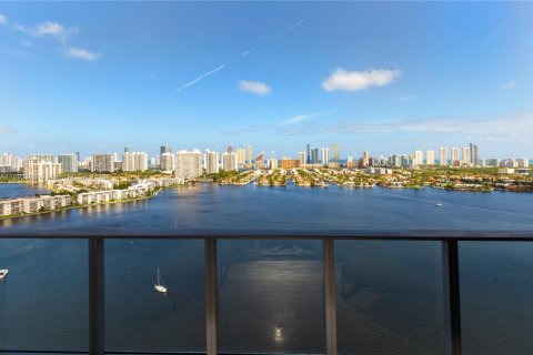 Condo in North Miami Beach, Florida, 3 bedrooms  № 2061757 - photo 17