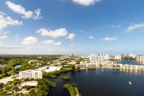 Condo in North Miami Beach, Florida, 3 bedrooms  № 2061757 - photo 18