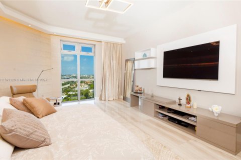 Condo in North Miami Beach, Florida, 3 bedrooms  № 2061757 - photo 14