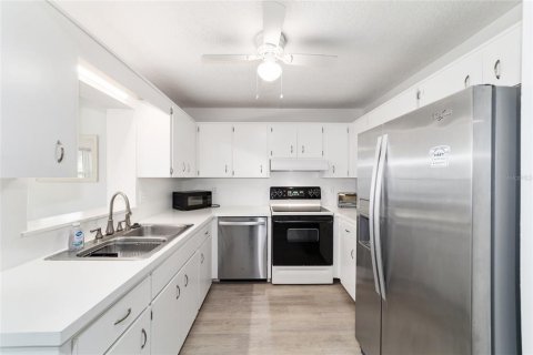 House in Ocala, Florida 2 bedrooms, 125.98 sq.m. № 1820574 - photo 12