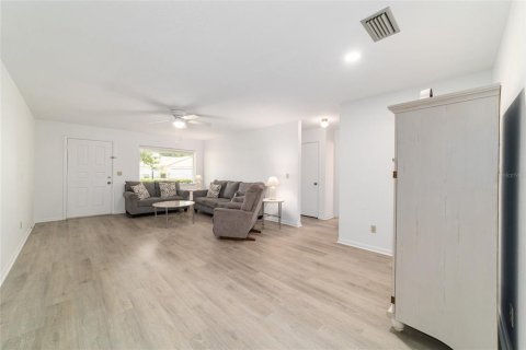 House in Ocala, Florida 2 bedrooms, 125.98 sq.m. № 1820574 - photo 9