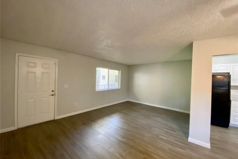 Condominio en alquiler en Temple Terrace, Florida, 1 dormitorio, 74.32 m2 № 1904146 - foto 5