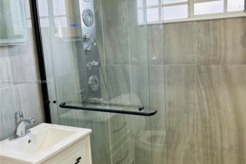 Casa en alquiler en Miami Gardens, Florida, 3 dormitorios, 160.44 m2 № 1948459 - foto 14