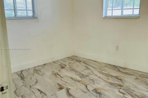 Casa en alquiler en Miami Gardens, Florida, 3 dormitorios, 160.44 m2 № 1948459 - foto 7