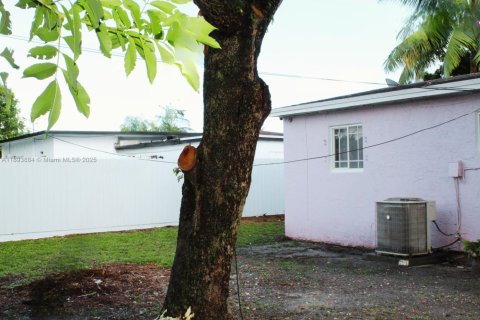 Casa en alquiler en Miami Gardens, Florida, 3 dormitorios, 160.44 m2 № 1948459 - foto 4