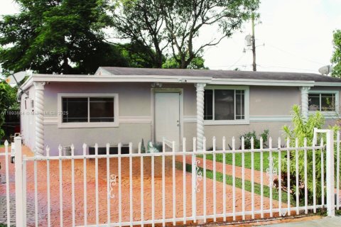 Casa en alquiler en Miami Gardens, Florida, 3 dormitorios, 160.44 m2 № 1948459 - foto 3