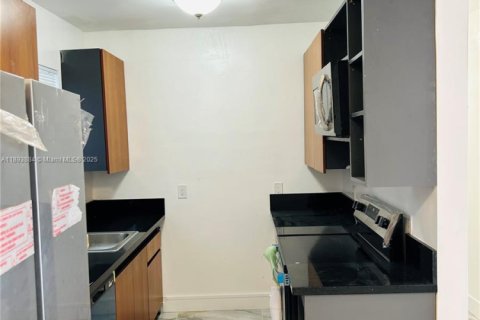 Casa en alquiler en Miami Gardens, Florida, 3 dormitorios, 160.44 m2 № 1948459 - foto 11