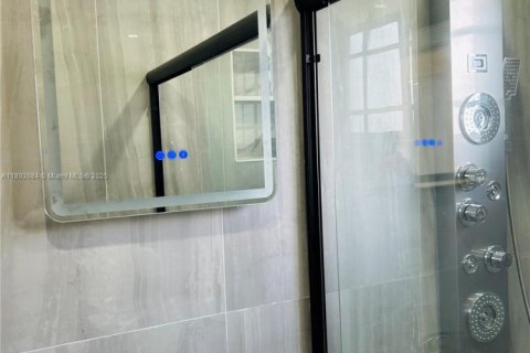 Casa en alquiler en Miami Gardens, Florida, 3 dormitorios, 160.44 m2 № 1948459 - foto 13