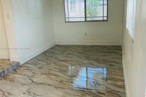 Casa en alquiler en Miami Gardens, Florida, 3 dormitorios, 160.44 m2 № 1948459 - foto 10