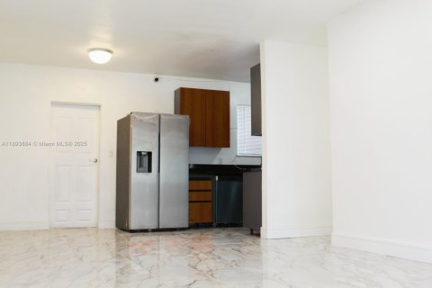 Casa en alquiler en Miami Gardens, Florida, 3 dormitorios, 160.44 m2 № 1948459 - foto 5