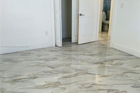 Casa en alquiler en Miami Gardens, Florida, 3 dormitorios, 160.44 m2 № 1948459 - foto 8