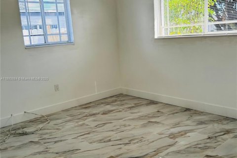 Casa en alquiler en Miami Gardens, Florida, 3 dormitorios, 160.44 m2 № 1948459 - foto 9