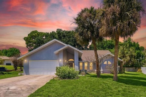House in Winter Haven, Florida 4 bedrooms, 218.78 sq.m. № 2321634