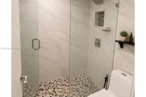 Купить кондоминиум в Майами, Флорида 2 спальни, 89м2, № 2348780 - фото 11