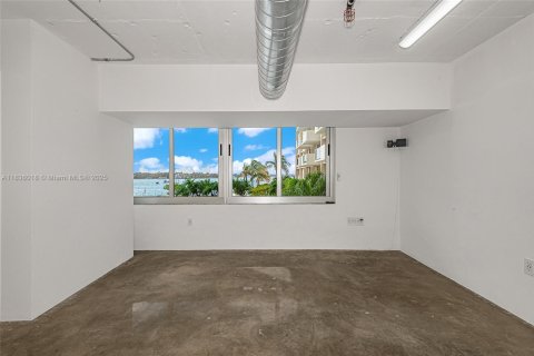 Propiedad comercial en venta en Miami Beach, Florida № 1820132 - foto 10