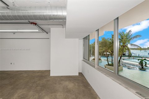 Propiedad comercial en venta en Miami Beach, Florida № 1820132 - foto 12