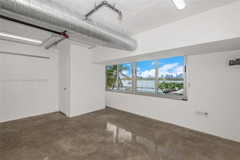 Propiedad comercial en venta en Miami Beach, Florida № 1820132 - foto 11