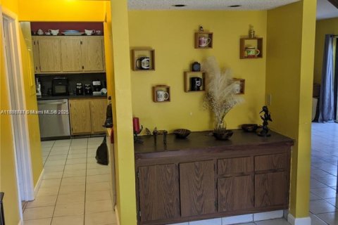 Touwnhouse à louer à Pembroke Pines, Floride: 3 chambres, 151.24 m2 № 1941015 - photo 5