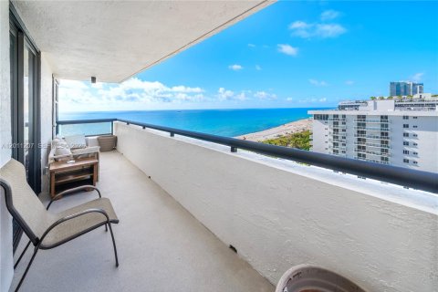 Condo in Miami Beach, Florida, 1 bedroom  № 2076586 - photo 8