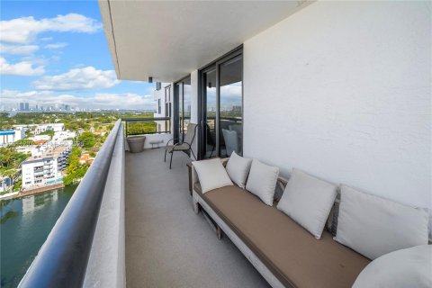 Condo in Miami Beach, Florida, 1 bedroom  № 2076586 - photo 18