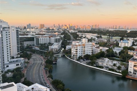 Condo in Miami Beach, Florida, 1 bedroom  № 2076586 - photo 15
