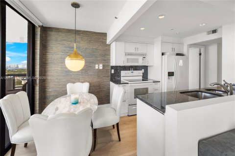 Condo in Miami Beach, Florida, 1 bedroom  № 2076586 - photo 19