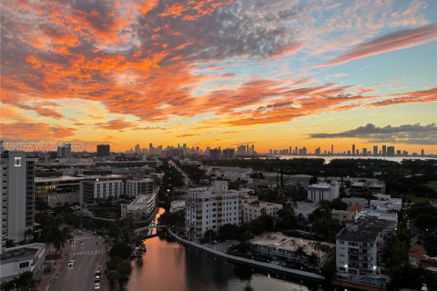 Condo in Miami Beach, Florida, 1 bedroom  № 2076586 - photo 16