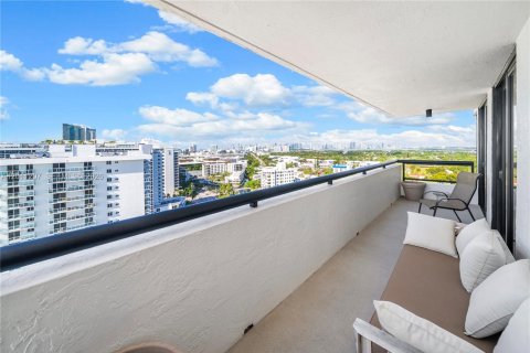 Condo in Miami Beach, Florida, 1 bedroom  № 2076586 - photo 7